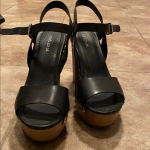 Block heel platform sandals